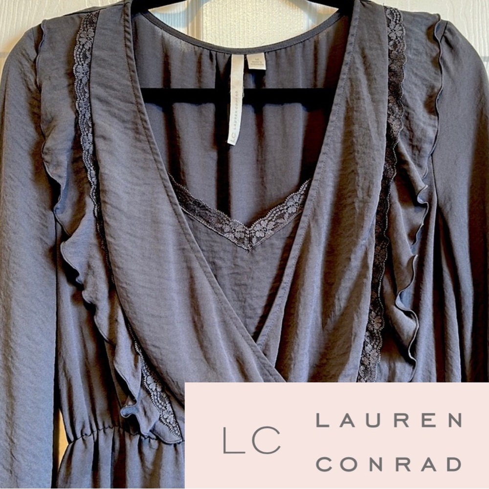 LAUREN CONRAD Gray Lace and 3/4 Sleeve Blouse (M)